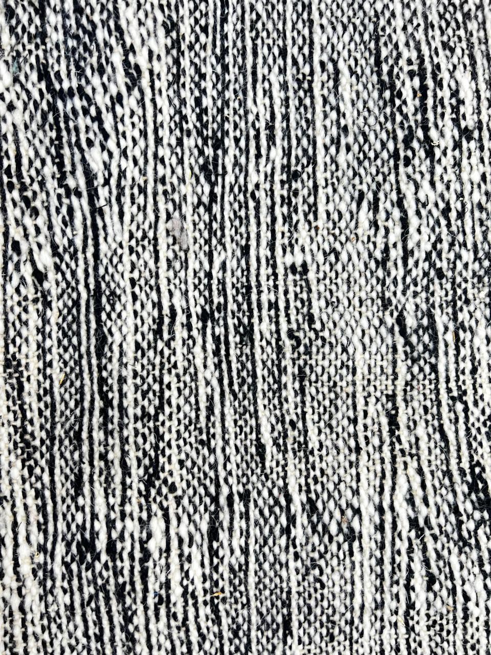 Handwoven black and white Moroccan flatweave wool rug with geometric zigzag pattern – handmade Berber rug from Morocco