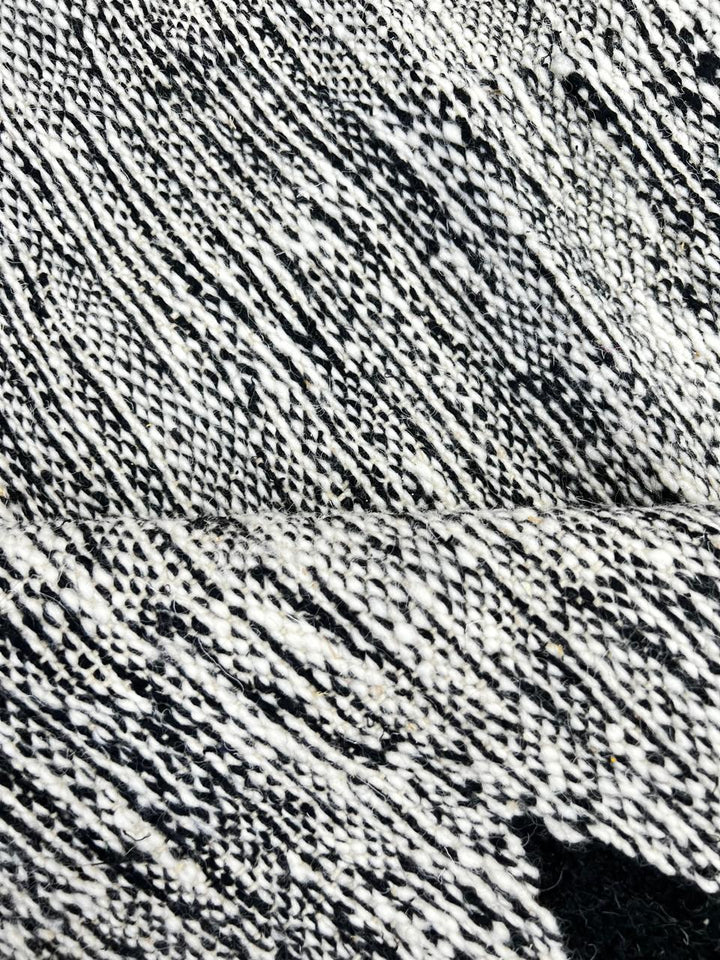 Handwoven black and white Moroccan flatweave wool rug with geometric zigzag pattern – handmade Berber rug from Morocco