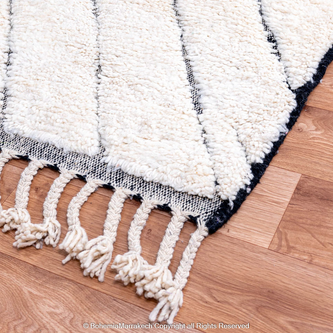 Black and White Moroccan Rug with Chevron Design – Handmade Wool Beni Ourain Rug