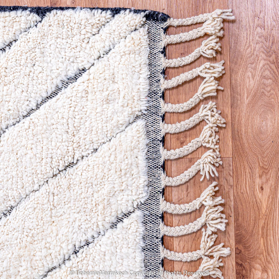 Black and White Moroccan Rug with Chevron Design – Handmade Wool Beni Ourain Rug