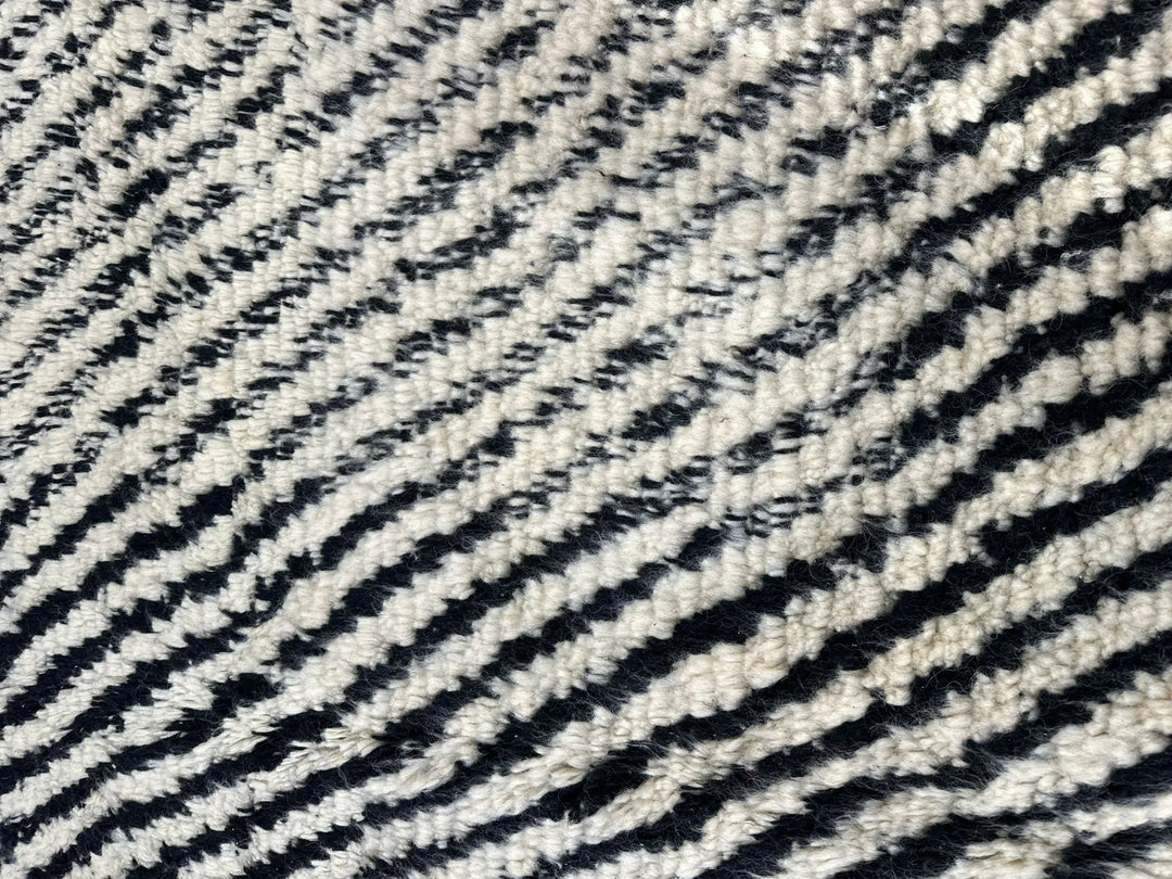 Hypnotic Beni Mrirt Rug – Black line &amp; white Wool Artwork