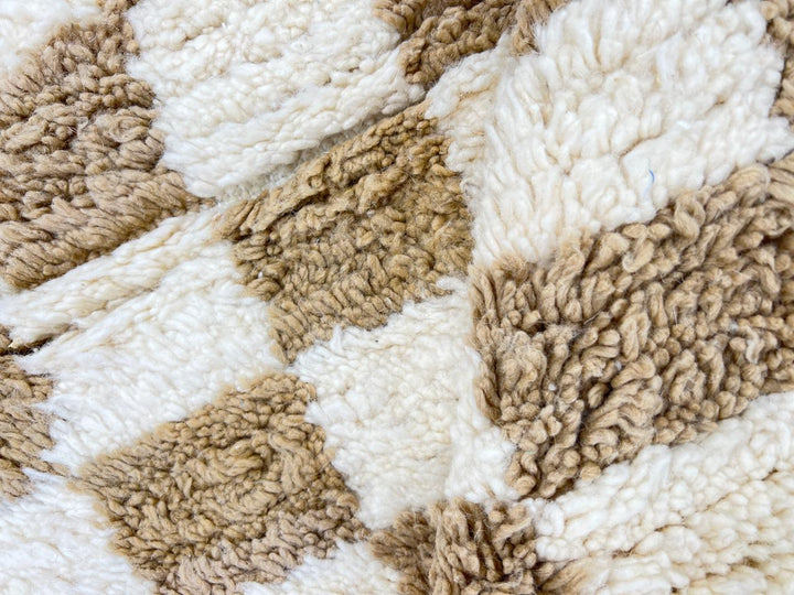 Round beige and white checkered Moroccan rug