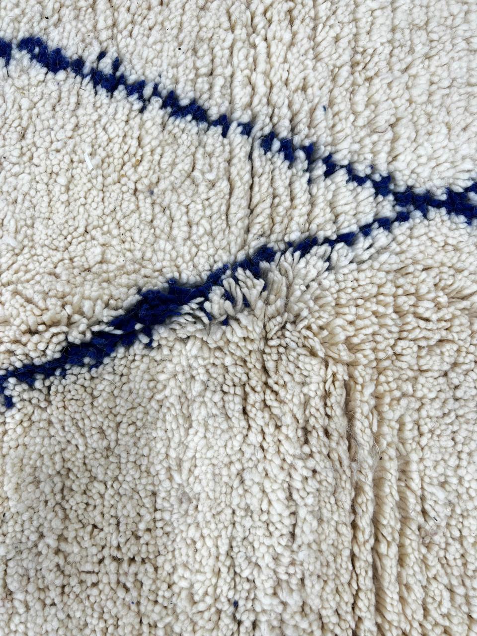 Round white Moroccan wool rug with blue diamond lines