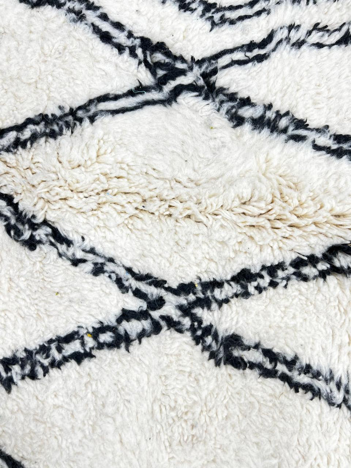 Round white Moroccan wool rug with black Beni Ourain diamond pattern