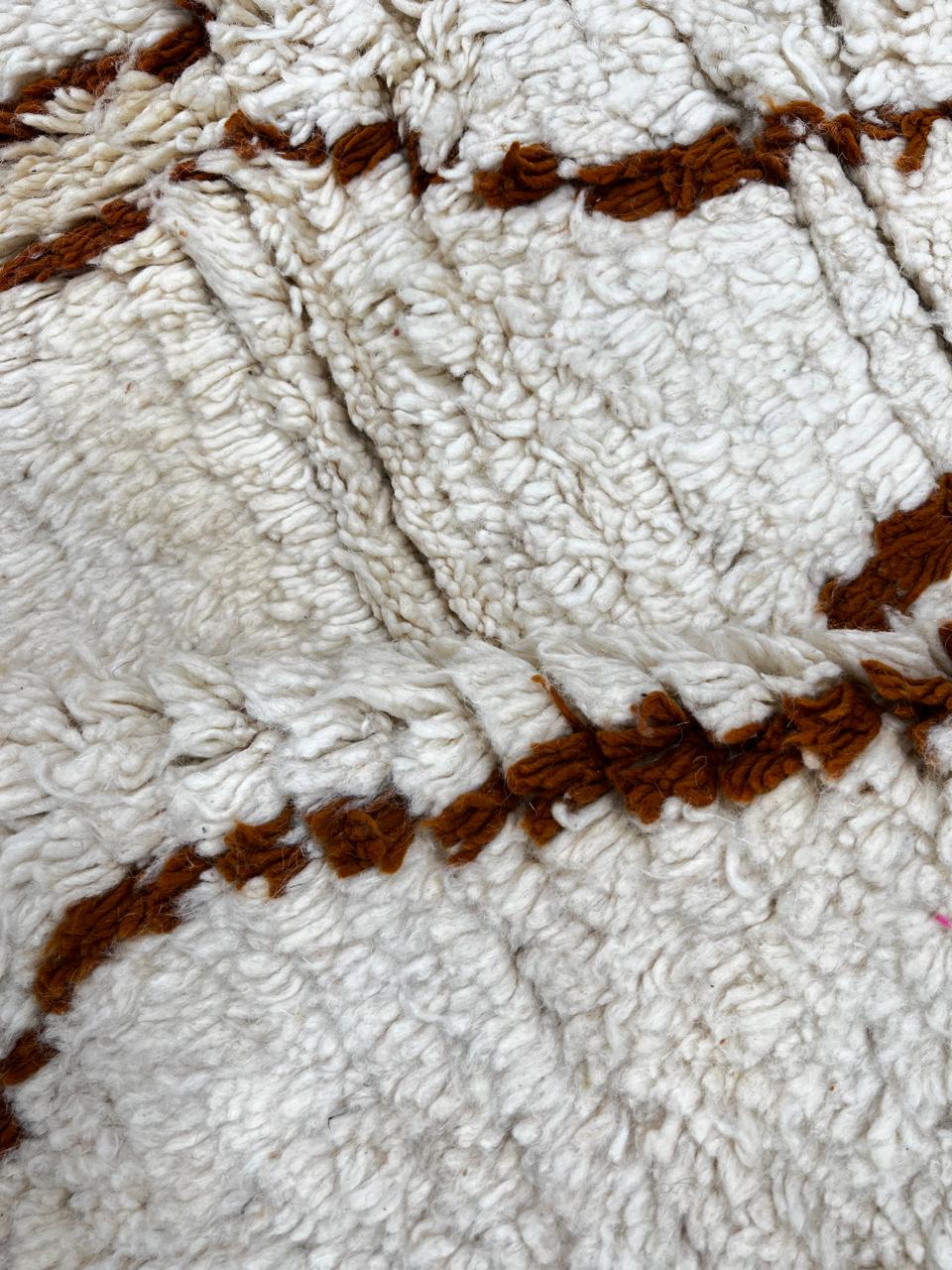 Handmade white Moroccan wool round rug with brown diamond geometric pattern