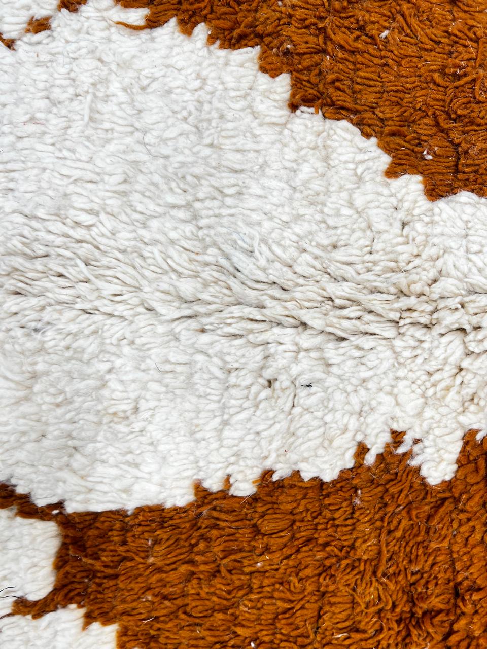 Handmade white Moroccan wool round rug with brown diamond geometric pattern
