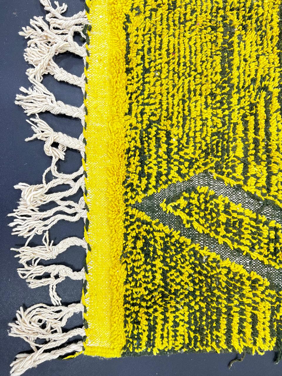 Handmade yellow-green Moroccan wool rug with gray geometric diamond lines – Beni Mrirt design