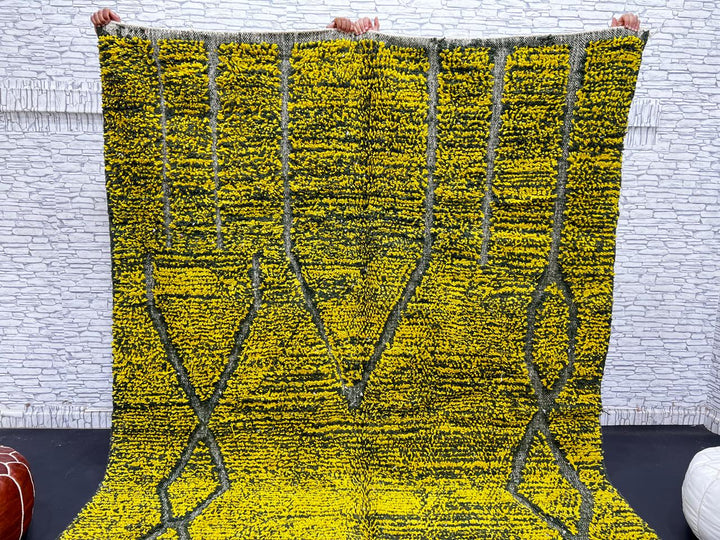 Handmade yellow-green Moroccan wool rug with gray geometric diamond lines – Beni Mrirt design