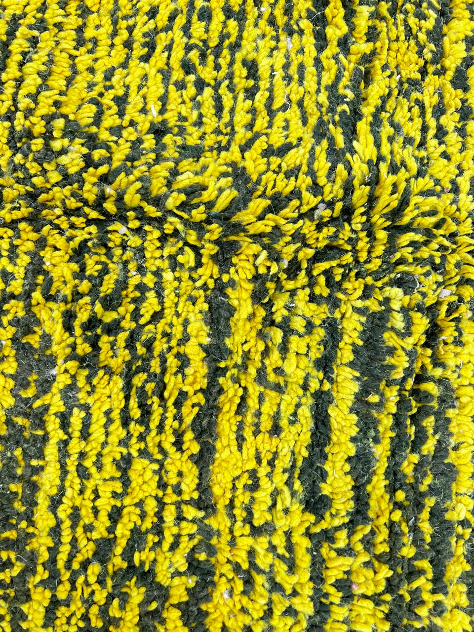 Handmade yellow-green Moroccan wool rug with gray geometric diamond lines – Beni Mrirt design