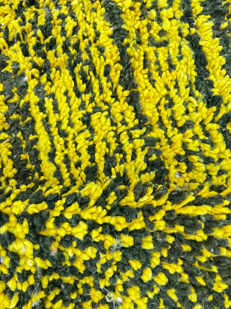 Handmade yellow-green Moroccan wool rug with gray geometric diamond lines – Beni Mrirt design